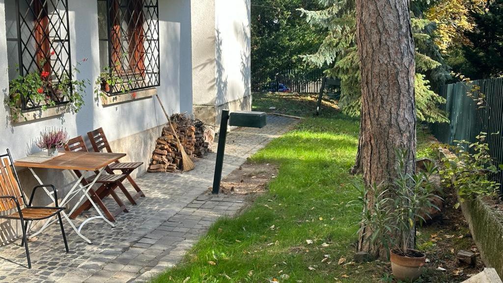 Cosy Apartman In Green Buda Budapest Exteriör bild